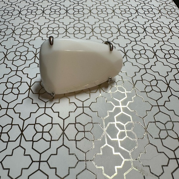 GUC Kendra Scott Vintage Tela ring in gold and white, size 7 - Picture 1 of 3